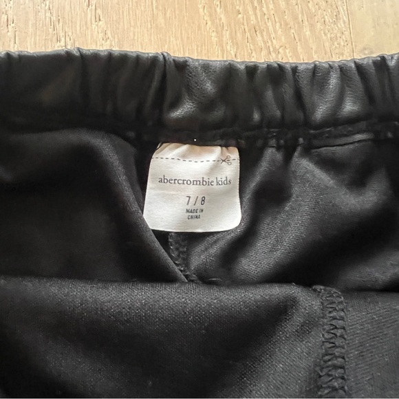 Girls Abercrombie pleather skort - size 7/8 - Picture 3 of 3